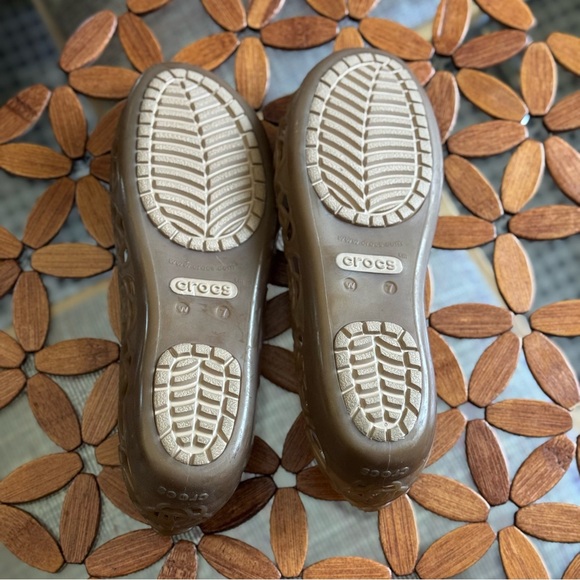 Crocs Isabella Jelly Flat: Peep-Toe Style with Gemlitetranslucent Uppers - Picture 13 of 13